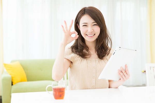 保育実習の感想を書く学生