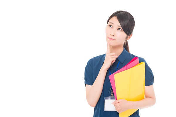 雇用契約書の書き方に悩む保育士