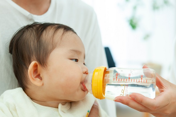 6月の0歳児の子どもの写真