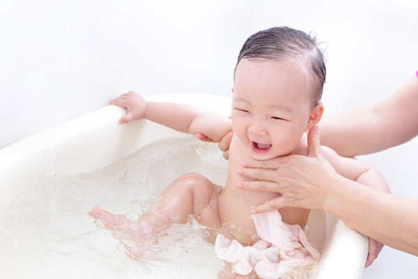 6月の0歳児の写真