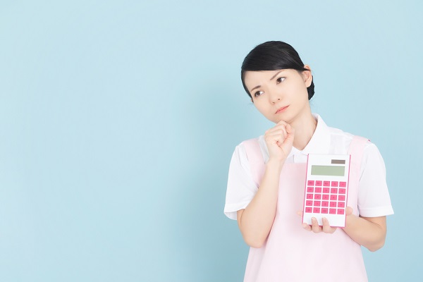 お金について考える保育士