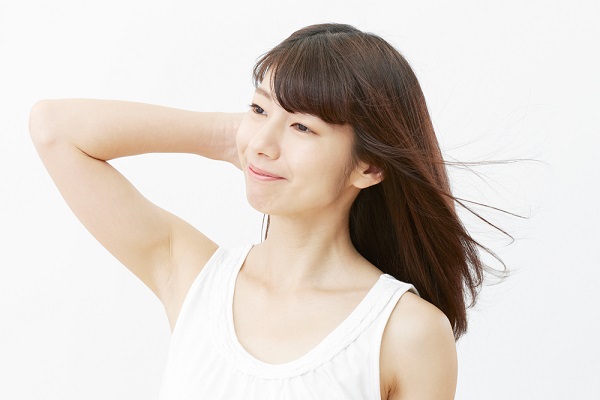 タンクトップの女性