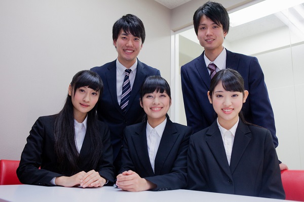 レギュラータイプのシャツ