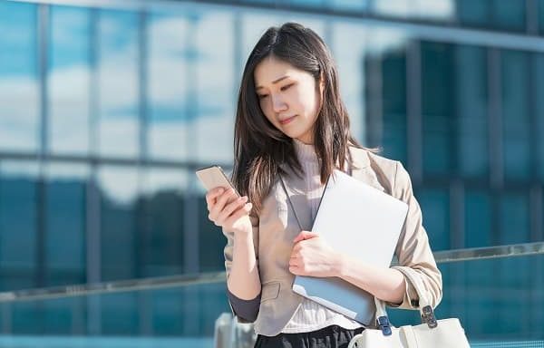 保育士の面接に適した私服の選び方 男女別に春夏秋冬のスタイルを解説 保育学生の就活お役立ちコラム 保育士バンク 新卒