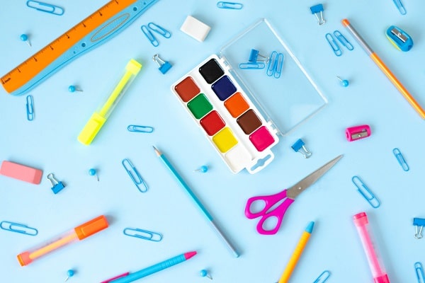 はさみや絵の具