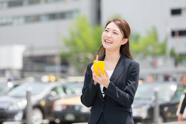 笑顔の女性