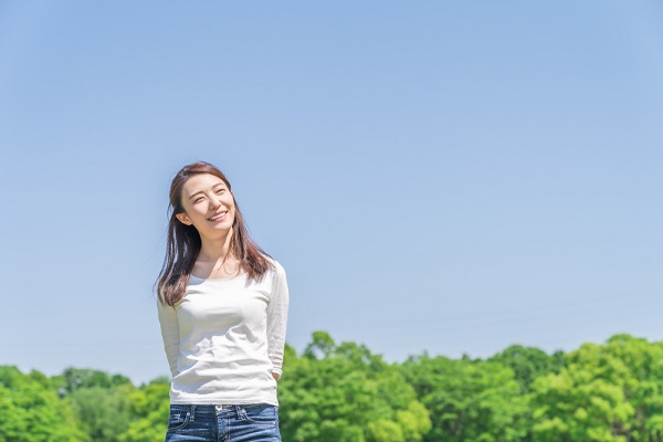 笑顔の女性