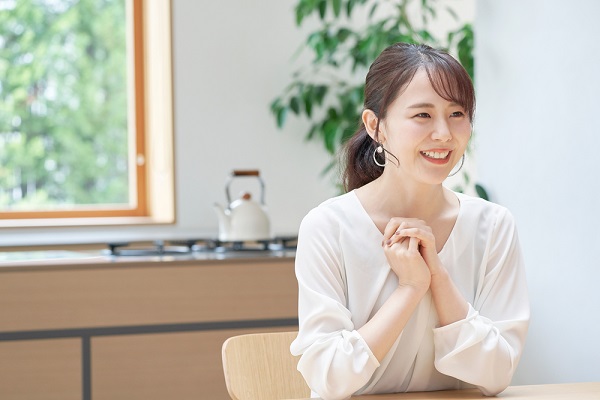 笑顔の女性