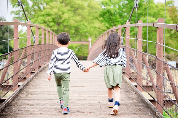 児童養護施設で働く保育士さんの仕事内容とは 求められる役割や給料を解説 保育士求人なら 保育士バンク