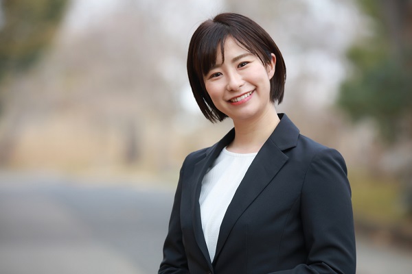 日常以外の服装に悩む保育士さん必見 卒園式や園見学 研修などtpoにあわせた選び方 保育士求人なら 保育士バンク