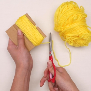 動画 紙コップと毛糸でつくるけん玉で 昔遊びをしてみよう 保育士求人なら 保育士バンク