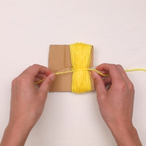 動画 紙コップと毛糸でつくるけん玉で 昔遊びをしてみよう 保育士求人なら 保育士バンク