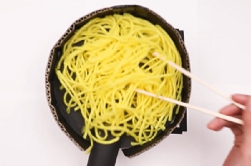 【動画】手作りフライパンでコックさん気分を味わおう