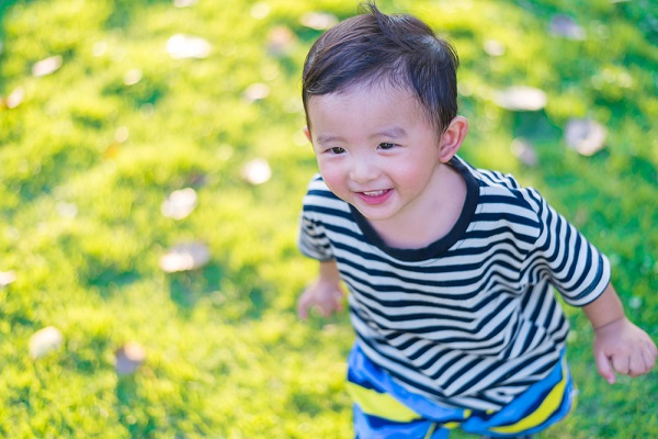 1歳児の運動遊び14選 保育のねらいと サーキットなど室内で楽しめるアイデア 保育士求人なら 保育士バンク