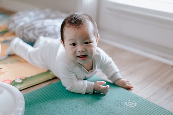 乳児 室内遊び