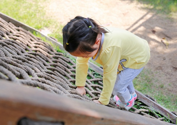 春 公園 子ども
