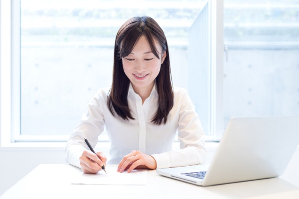 履歴書の学歴・職歴欄の書き方。「以上」を書く場所や書ききれない場合の対応