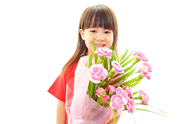 保育園のお別れ会の出し物。子どもや職員が披露する歌や劇、プレゼント
