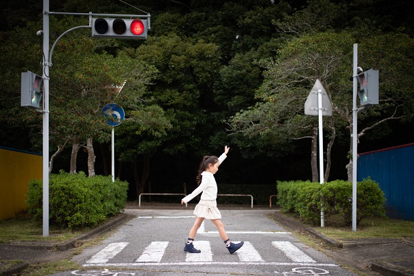 横断歩道 女の子
