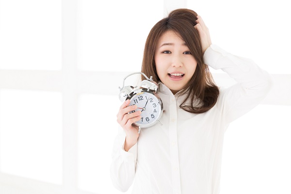 寝坊した女性