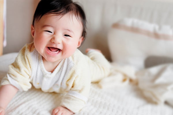 乳児院で働くには?必要な資格や仕事内容、待遇などを徹底解説