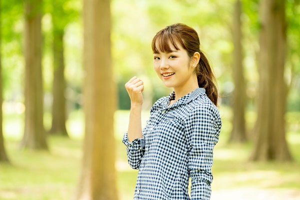 笑顔の女性