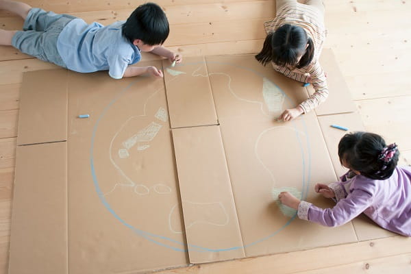 絵を描く子ども