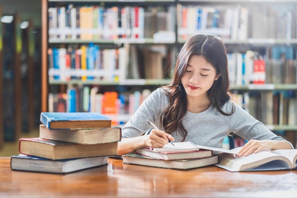 【2022年最新版】独学で保育士試験に一発合格したい方必見!勉強時間や対策のコツを大公開