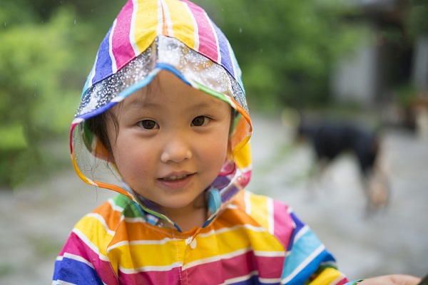雨の日に外遊びをしよう 保育のねらいや梅雨に楽しめるアイデア 注意点 保育士求人なら 保育士バンク