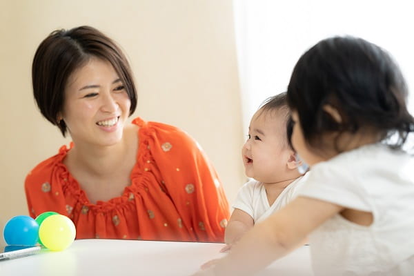 赤ちゃんと女性