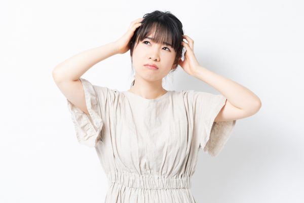 女性悩む