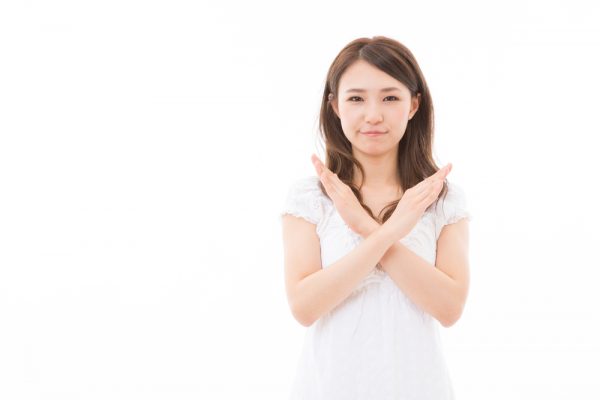 断る女性