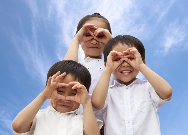 10月10日、目の愛護デーとは。由来や意味を子どもに伝えるポイント