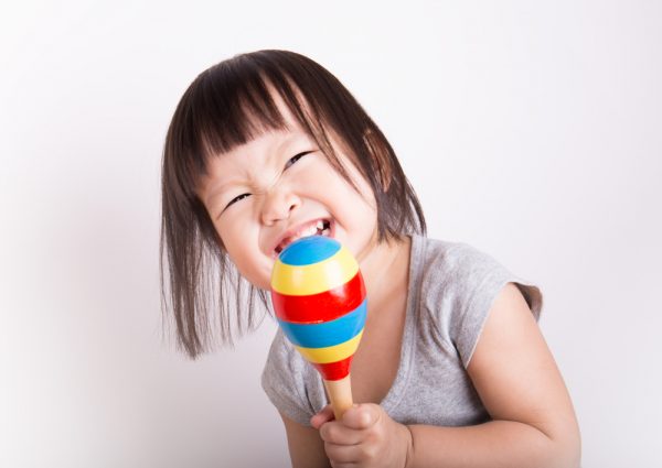 マラカス 女児