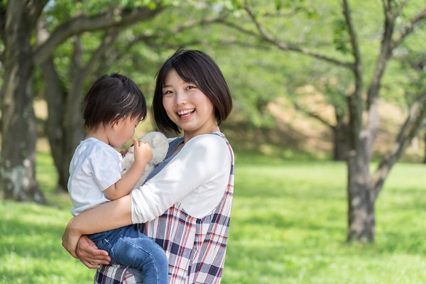 保育士と子ども