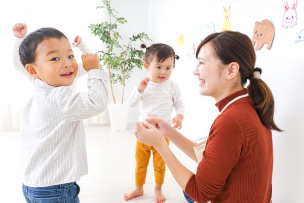 転職初日に向けて保育士が準備するべきこと。服装や持ち物、挨拶のしかた