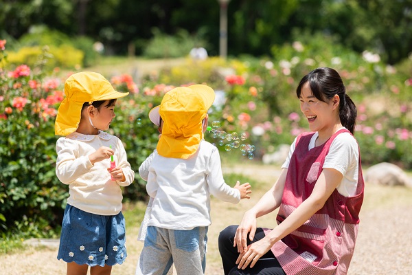 高知県の保育士事情。平均給料や年収と、キャリアアップ研修などの取り組み