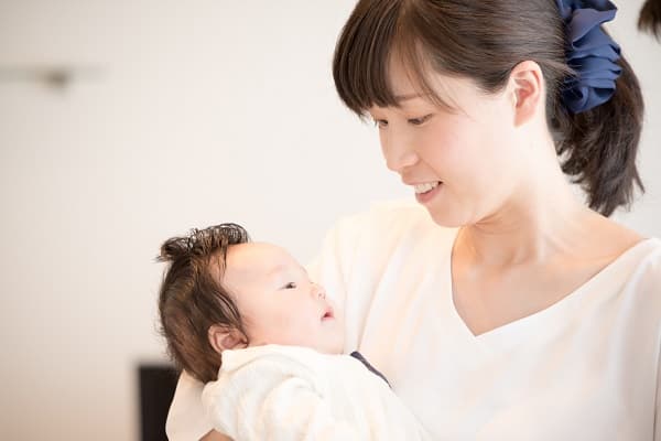 保育士さんの「遅番」とはどんな働き方?仕事内容や勤務時間は何時からなのかを紹介