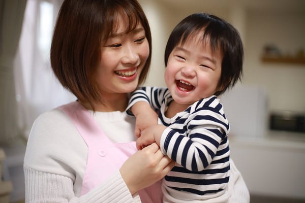 保育士と子ども