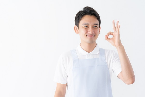 笑顔の保育士