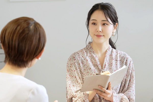 保育園で行う個人懇談の様子