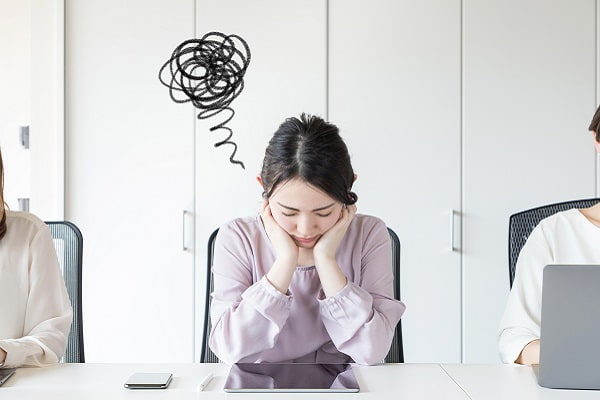 職場の雰囲気が悪い保育園の特徴は?人間関係や仕事量の多さに悩む方必見!