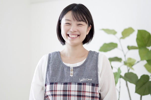 笑顔の保育士