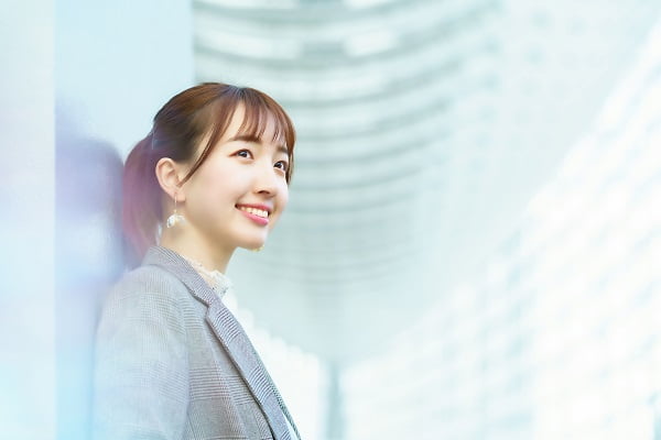 笑顔の女性