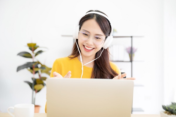 保育士資格を取得したい社会人の方必見!夜間学校や通信講座などの方法、メリット&デメリット
