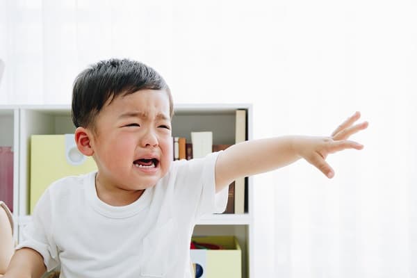 泣いている子ども