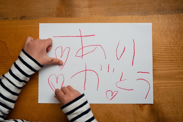 保育園で親しむ「ありがとうの日」。子どもが楽しめる製作やゲームなど7選!