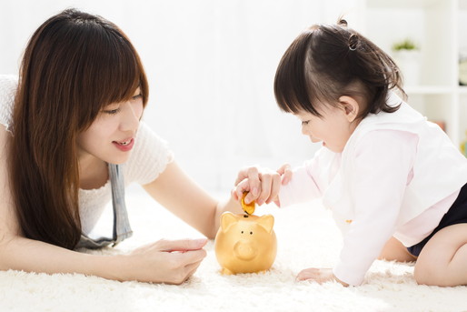 親子と貯金箱