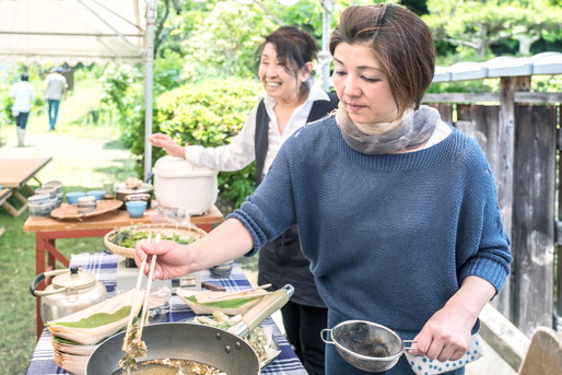 庭での食事