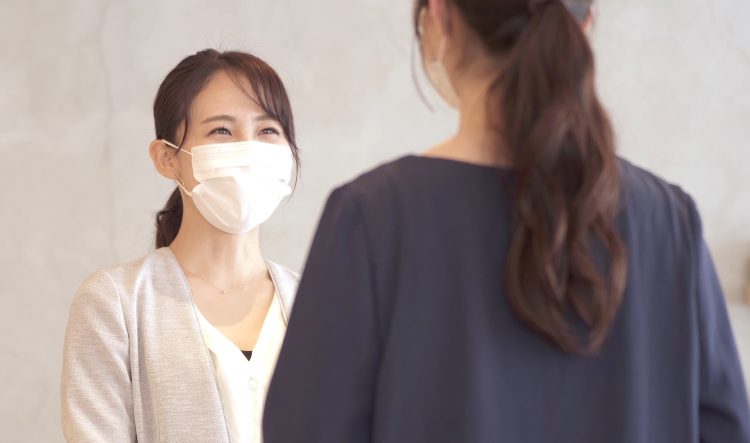 ホテルで働く時の理想の髪型は 髪色やネイル 身だしなみの注意点 ホテル 宿泊業界情報コラム おもてなしhr